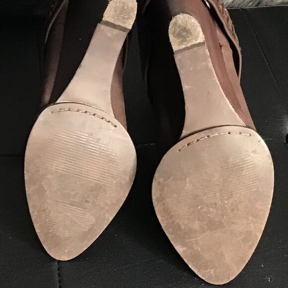 B. Makowski Brown Suede Ankle Boots 7M - Picture 7 of 9